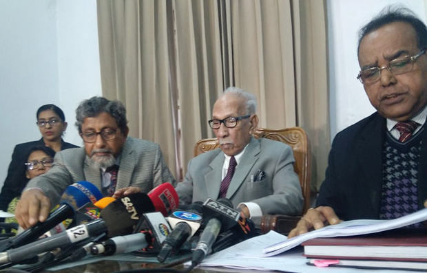 রাজাকারের তালিকায় নিজের নাম আসায় ক্ষোভ জানিয়ে ঢাকায় সংবাদ সম্মেলন করেন আন্তর্জাতিক অপরাধ ট্রাইবুনালের প্রধান প্রসিকিউটর গোলাম আরিফ টিপু। ১৭ ডিসেম্বর ২০১৯। 