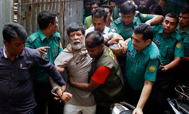 তথ্য প্রযুক্তি আইনে গ্রেপ্তার দেখানোর পর শহিদুল আলমকে আদালতে হাজির করা হয়। ৬ আগস্ট ২০১৮।