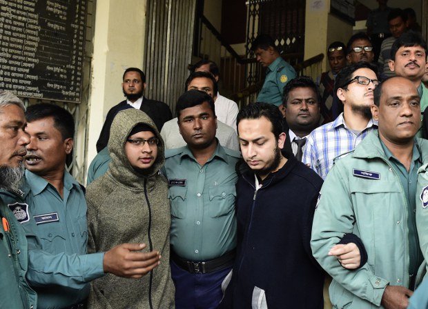 রাজীব হায়দার হত্যা মামলায় অভিযুক্তদের আদালতে হাজির করা হয় রাজীব হায়দার হত্যা মামলায় অভিযুক্তদের আদালতে হাজির করা হয়