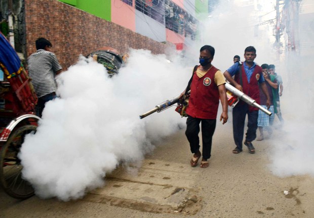 ঢাকা দক্ষিণ সিটি কর্পোরেশনের মশা নিধন কার্যক্রম। ঢাকা দক্ষিণ সিটি কর্পোরেশনের মশা নিধন কার্যক্রম।