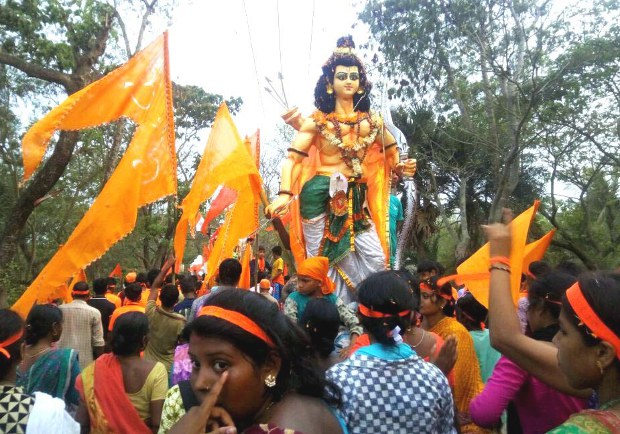 মহাকাব্যের নায়ক ভগবান রামকে নিয়ে কলকাতায় শোভাযাত্রা। মহাকাব্যের নায়ক ভগবান রামকে নিয়ে কলকাতায় শোভাযাত্রা।