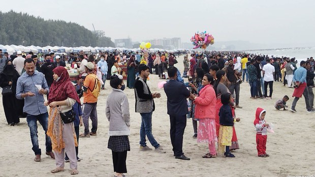 গণপরিবহনে অর্ধেক যাত্রী পরিবহনের সিদ্ধান্ত থেকে সরে আসল সরকার গণপরিবহনে অর্ধেক যাত্রী পরিবহনের সিদ্ধান্ত থেকে সরে আসল সরকার