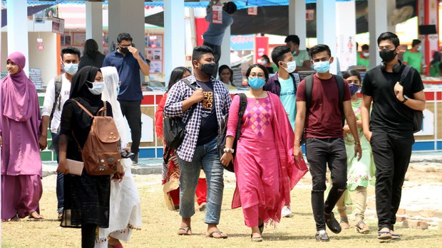 করোনাভাইরাস: সংক্রমণ ঠেকাতে জনসমাগম সীমিত করার সিদ্ধান্ত করোনাভাইরাস: সংক্রমণ ঠেকাতে জনসমাগম সীমিত করার সিদ্ধান্ত
