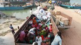 একই দিনে লকডাউন, রমজান ও বাংলা নববর্ষ শুরু, ঢাকা ছাড়ছে মানুষ