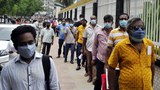 করোনাভাইরাস: টিকা নেয়ার আপাতত বয়স সর্বনিম্ম ২৫