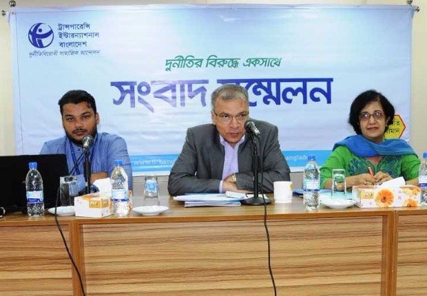 সংবাদ সম্মেলনে বক্তব্য রাখেন ড. ইফতেখারুজ্জামানসহ অন্যান্যরা। সংবাদ সম্মেলনে বক্তব্য রাখেন ড. ইফতেখারুজ্জামানসহ অন্যান্যরা।