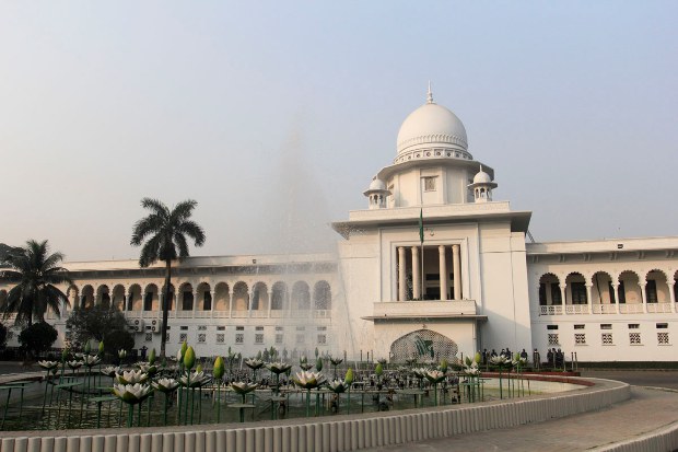 বাংলাদেশ সুপ্রিম কোর্ট ভবন। বাংলাদেশ সুপ্রিম কোর্ট ভবন।