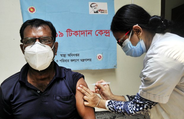 জাপানের উপহারের টিকায় অপেক্ষমান বাংলাদেশিরা পাবে দ্বিতীয় ডোজ