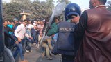 ঢাকার বকশিবাজার অস্থায়ী আদালতে বিএনপি চেয়ারপারসন খালেদা জিয়া হাজিরার দিনে পুলিশের সাথে সংঘর্ষে জড়িয়ে পড়েন বিএনপির নেতাকর্মীরা।
