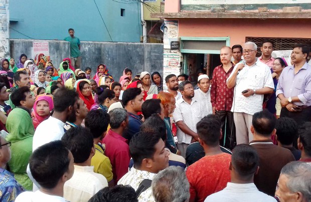 খুলনার কাস্টমঘাট এলকায় নির্বাচনী পথসভায় বক্তব্য রাখছেন সিটি কর্পোরেশনে আওয়ামী লীগের মনোনীত মেয়র প্রার্থী তালুকদার আব্দুল খালেক খুলনার কাস্টমঘাট এলকায় নির্বাচনী পথসভায় বক্তব্য রাখছেন সিটি কর্পোরেশনে আওয়ামী লীগের মনোনীত মেয়র প্রার্থী তালুকদার আব্দুল খালেক