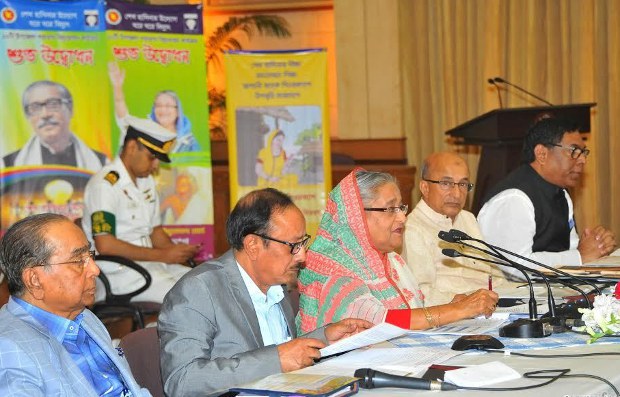 ‘মায়ের হাসি’ প্রকল্পের উদ্বোধন করেন প্রধানমন্ত্রী শেখ হাসিনা। ‘মায়ের হাসি’ প্রকল্পের উদ্বোধন করেন প্রধানমন্ত্রী শেখ হাসিনা।