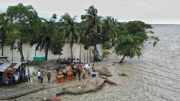 জলবায়ু পরিবর্তন: আন্তর্জাতিক পূর্বাভাসের সময়সীমার আগেই দক্ষিণ-পশ্চিমাঞ্চলে বাস্তচ্যুতি শুরু জলবায়ু পরিবর্তন: আন্তর্জাতিক পূর্বাভাসের সময়সীমার আগেই দক্ষিণ-পশ্চিমাঞ্চলে বাস্তচ্যুতি শুরু