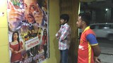 ঢাকার রাজমনি হলের সামনে সিনেমার পোস্টার দেখছেন দর্শকরা।