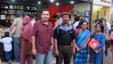 ঢাকায় ২০১২ সালের একুশে বইমেলায় শুদ্ধস্বর প্রকাশনীর স্টলের সামনে অভিজিৎ রায় (বামে) ও রণদীপম বসু। 