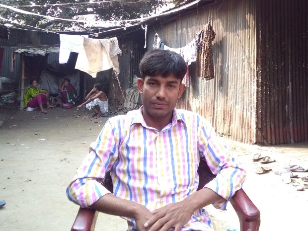 নয়টি মামলা মাথায় নিয়ে ৫৩ দিন জেল খেটে বেরিয়েছেন গার্মেন্ট শ্রমিক মো. জাহাঙ্গীর। নয়টি মামলা মাথায় নিয়ে ৫৩ দিন জেল খেটে বেরিয়েছেন গার্মেন্ট শ্রমিক মো. জাহাঙ্গীর।