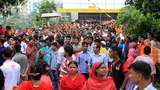 বকেয়া বেতন ও বোনাসের দাবিতে বিজিএমইএ ঘেরাও করেন গার্মেন্টস শ্রমিকেরা।