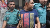 রায়ের পর আদালত থেকে কারাগারে নেওয়ার পথে রানা।