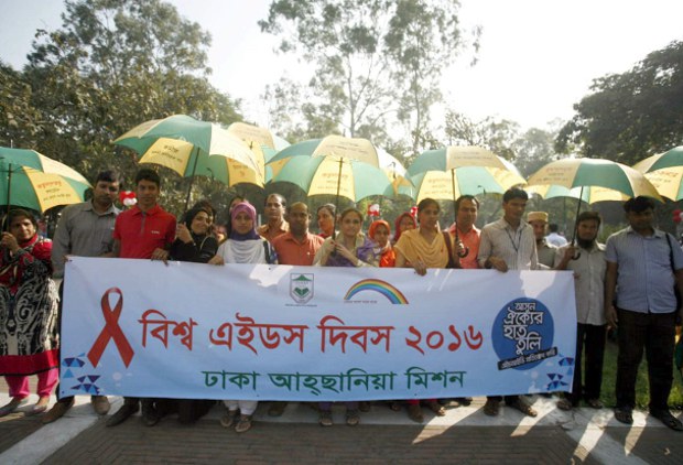 বিশ্ব এইডস দিবস উপলক্ষে সচেতনতা বাড়াতে রাজধানী ঢাকায় র্যালি আয়োজন করা হয়। বিশ্ব এইডস দিবস উপলক্ষে সচেতনতা বাড়াতে রাজধানী ঢাকায় র্যালি আয়োজন করা হয়।