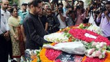 হলি আর্টিজানে নিহতদের প্রতি শ্রদ্ধা জানান সংস্কৃতিমন্ত্রী আসাদুজ্জামান নূর।