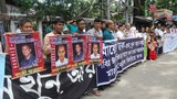 জাতীয় প্রেসক্লাবের সামনে গুম হওয়া ব্যক্তিদের পরিবারের সদস্যরা স্বজনদের ফেরত চেয়ে মানববন্ধন করেন