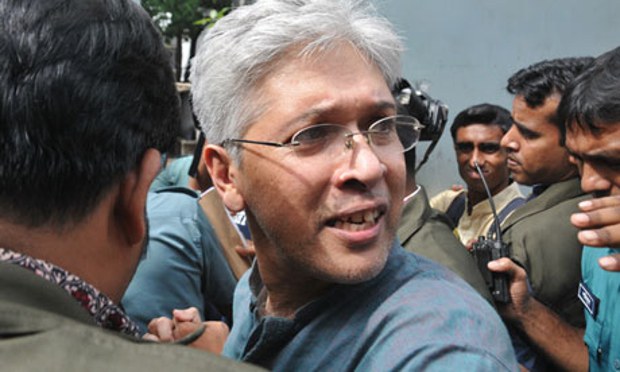 ২০১৩ সালের ৫ মে ঢাকার শাপলা চত্বরে হেফাজতে ইসলামের সমাবেশের ওপর প্রতিবেদন প্রকাশ করায় অধিকারের সাধারণ সম্পাদক আদিলুর রহমান খানকে গ্রেপ্তার করা হয়। ২০১৩ সালের ৫ মে ঢাকার শাপলা চত্বরে হেফাজতে ইসলামের সমাবেশের ওপর প্রতিবেদন প্রকাশ করায় অধিকারের সাধারণ সম্পাদক আদিলুর রহমান খানকে গ্রেপ্তার করা হয়।
