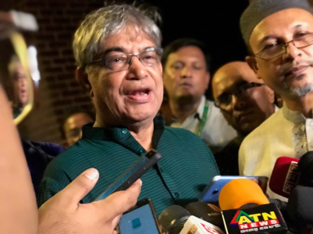 ডিজিটাল সিকিউরিটি বিলের ওপর সংসদীয় স্থায়ী কমিটির আলোচনা শেষে সাংবাদিকদের সাথে কথা বলেন তথ্য প্রযুক্তি মন্ত্রী মোস্তফা জব্বার। ডিজিটাল সিকিউরিটি বিলের ওপর সংসদীয় স্থায়ী কমিটির আলোচনা শেষে সাংবাদিকদের সাথে কথা বলেন তথ্য প্রযুক্তি মন্ত্রী মোস্তফা জব্বার।