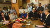 সফররত ভারতীয় অর্থমন্ত্রী অরুণ জেটলি এবং বাংলাদেশের অর্থমন্ত্রী আবুল মাল আবদুল মুহিতের উপস্থিতিতে গতকাল বুধবার সচিবালয়ে চুক্তি স্বাক্ষর অনুষ্ঠান।