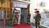 কলকাতা স্টেশনে মৈত্রী এক্সপ্রেসের যাত্রীদের জন্য আন্তর্জাতিক টার্মিনাল পাহারায় বিএসএফ জওয়ানরা।