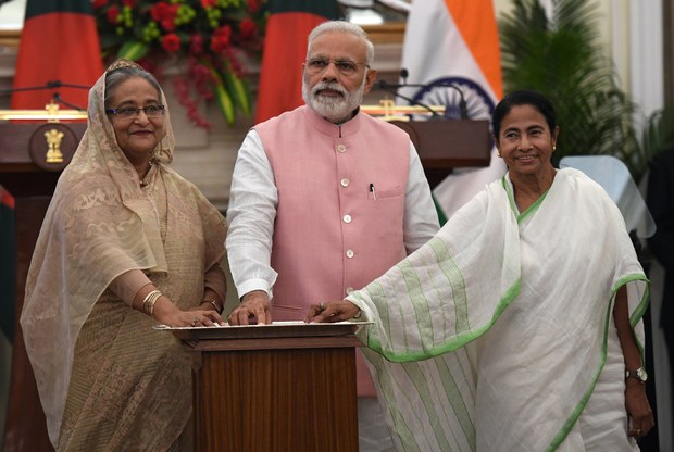 এপ্রিলে বাংলাদেশের প্রধানমন্ত্রী শেখ হাসিনা তাঁর ভারত সফরকালে নয়া দিল্লিতে ভারতের প্রধানমন্ত্রী নরেন্দ্র মোদি ও পশ্চিমবঙ্গের মুখ্যমন্ত্রী মমতা বন্দ্যোপাধ্যায়ের সাথে যৌথভাবে ভিডিও সংযোগে ‘বন্ধন’ ট্রেনটির পরীক্ষামূলক যাত্রা সূচনা করেন। এপ্রিলে বাংলাদেশের প্রধানমন্ত্রী শেখ হাসিনা তাঁর ভারত সফরকালে নয়া দিল্লিতে ভারতের প্রধানমন্ত্রী নরেন্দ্র মোদি ও পশ্চিমবঙ্গের মুখ্যমন্ত্রী মমতা বন্দ্যোপাধ্যায়ের সাথে যৌথভাবে ভিডিও সংযোগে ‘বন্ধন’ ট্রেনটির পরীক্ষামূলক যাত্রা সূচনা করেন।