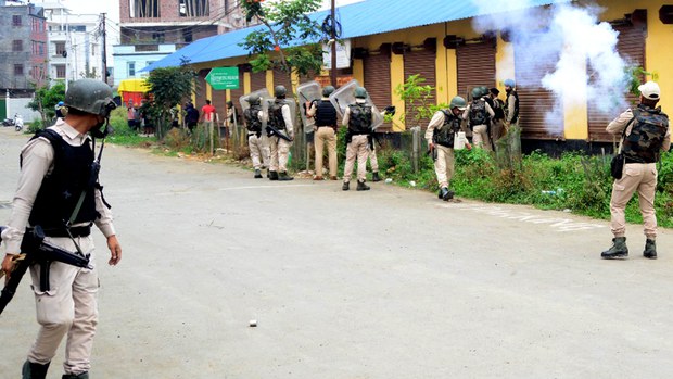ভারতের মণিপুরে জাতিগত সহিংসতা: সেনা মোতায়েন, ইন্টারনেট বিচ্ছিন্ন, কারফিউ ভারতের মণিপুরে জাতিগত সহিংসতা: সেনা মোতায়েন, ইন্টারনেট বিচ্ছিন্ন, কারফিউ