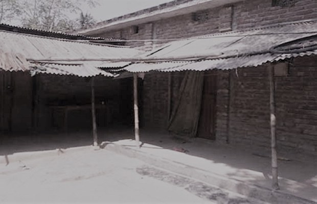 রাজশাহীর গোদাগাড়ি এলাকায় আজিমুলের পরিবারের সদস্যরা পলাতক। মার্চ ০২, ২০১৭। রাজশাহীর গোদাগাড়ি এলাকায় আজিমুলের পরিবারের সদস্যরা পলাতক। মার্চ ০২, ২০১৭।