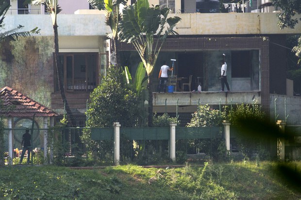হলি আর্টিজেনকে আবারো নতুন করে সাজানো হচ্ছে। 