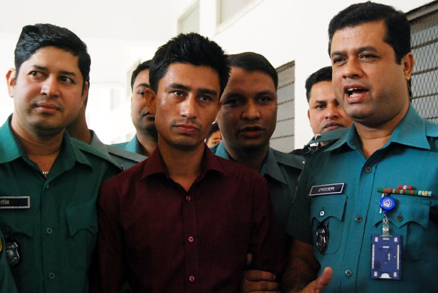 রায়ের পর আসামি বদরুলকে কারাগারে নেওয়া হয়। মার্চ ০৮, ২০১৭।