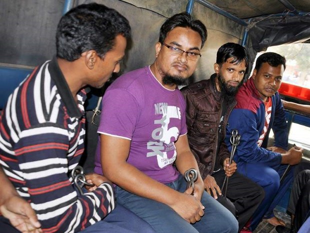 কুনিও হোশি হত্যা মামলায় জেএমবির পাঁচ জঙ্গিকে ফাঁসির আদেশ দিয়েছে আদালত, চারজনকে জেলে নেওয়া হচ্ছে। কুনিও হোশি হত্যা মামলায় জেএমবির পাঁচ জঙ্গিকে ফাঁসির আদেশ দিয়েছে আদালত, চারজনকে জেলে নেওয়া হচ্ছে।