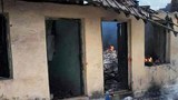 পশ্চিমবঙ্গের ধুলাগড়ে সাম্প্রদায়িক সংঘর্ষে বিধ্বস্ত একটি বাড়ি।