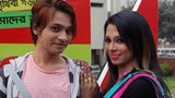 ঢাকায় বিশ্ব এইডস দিবসের র‍্যালিতে অংশগ্রহণকারী যৌন সংখ্যালঘু সম্প্রদায়ের দুজন সদস্য।