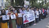 সাংবাদিক উৎপল দাস এর সন্ধানের দাবিতে জাতীয় প্রেসক্লাবের সামনে সংবাদিকদের মানববন্ধন। 