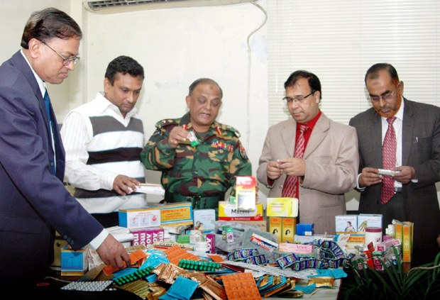 ওষুধ প্রশাসন পরিদপ্তর রাজধানীর বিভিন্ন এলাকায় অভিযান চালিয়ে ভেজাল ওষুধ জব্দ করে ওষুধ প্রশাসন পরিদপ্তর রাজধানীর বিভিন্ন এলাকায় অভিযান চালিয়ে ভেজাল ওষুধ জব্দ করে
