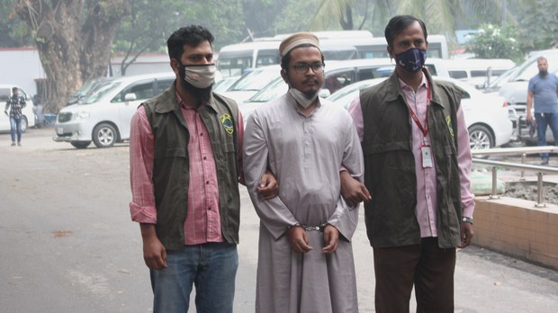 জঙ্গিগোষ্ঠীর পক্ষে অনলাইন প্রচারণা: বিশ্ববিদ্যালয় শিক্ষার্থী রিমান্ডে জঙ্গিগোষ্ঠীর পক্ষে অনলাইন প্রচারণা: বিশ্ববিদ্যালয় শিক্ষার্থী রিমান্ডে