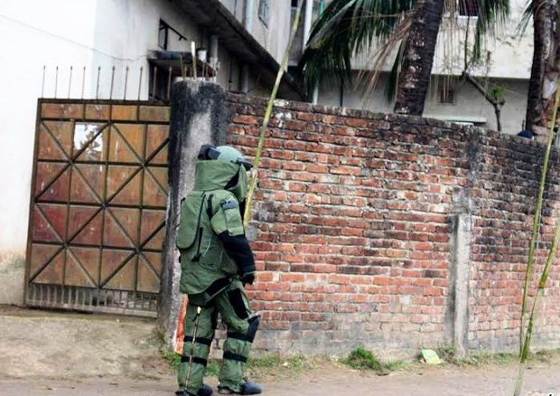 মিরসরাইয়ের এই বাড়িতে জঙ্গি আস্তানার সন্ধান পায় পুলিশ। মিরসরাইয়ের এই বাড়িতে জঙ্গি আস্তানার সন্ধান পায় পুলিশ।