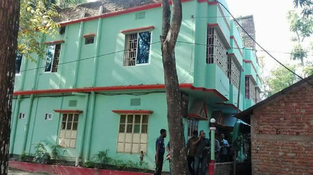 ‘ছায়া নীড়’ নামে এই বাড়িতে জঙ্গিদের অবস্থান ছিল। মার্চ ১৫, ২০১৭।