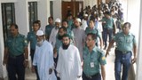 রায়ের পর আদালতে নেওয়ার পথে ২০০০ সালে শেখ হাসিনা হত্যাচেষ্টার সাজাপ্রাপ্ত আসামিরা।