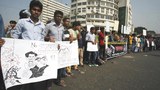 রাজধানীর শাহবাগে মন্ত্রী ছায়েদুল হকের পদত্যাগ দাবিতে শিক্ষার্থীদের মানববন্ধন। নভেম্বর ১৫, ২০১৬। 