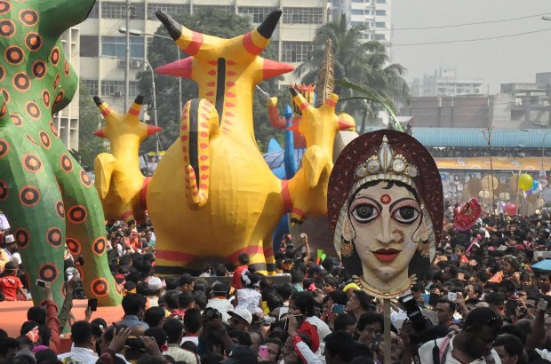 গত বছরের পহেলা বৈশাখে বের হওয়া মঙ্গল শোভাযাত্রা। গত বছরের পহেলা বৈশাখে বের হওয়া মঙ্গল শোভাযাত্রা।