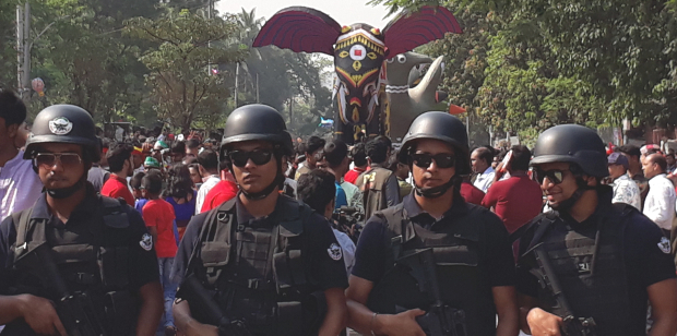 মঙ্গল শোভাযাত্রা ঘিরে কঠোর নিরাপত্তা ব্যবস্থা। এপ্রিল ১৪, ২০১৭।