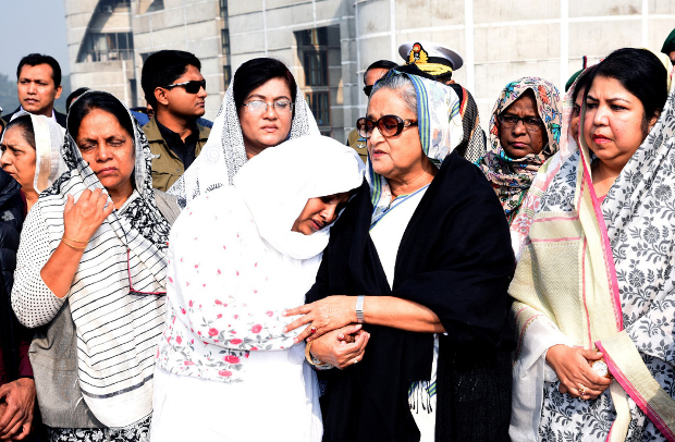 প্রধানমন্ত্রী শেখ হাসিনা নিহত সাংসদের স্বজনদের সান্ত্বনা দেন। জানুয়ারি ০২, ২০১৭।
