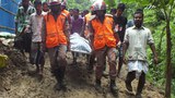 স্থানীয়দের সহায়তায় নিহতদের লাশ উদ্ধার করছেন ফায়ার সার্ভিস কর্মীরা।