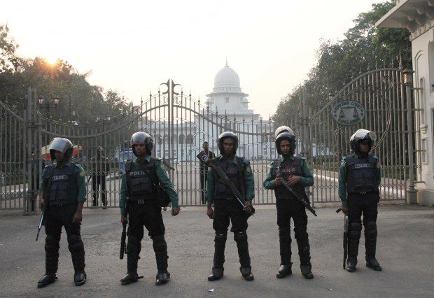বাংলাদেশ সুপ্রিম কোর্ট ভবন। বাংলাদেশ সুপ্রিম কোর্ট ভবন।