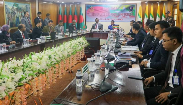 বিজিবি ও এমপিএফের উচ্চ পর্যায়ের ৭ম সীমান্ত সম্মেলন শেষে বুধবার পিলখানায় বিজিবি সদর দপ্তরে এক যৌথ সংবাদ সম্মেলন। ০৮ জানুয়ারি ২০২০। 