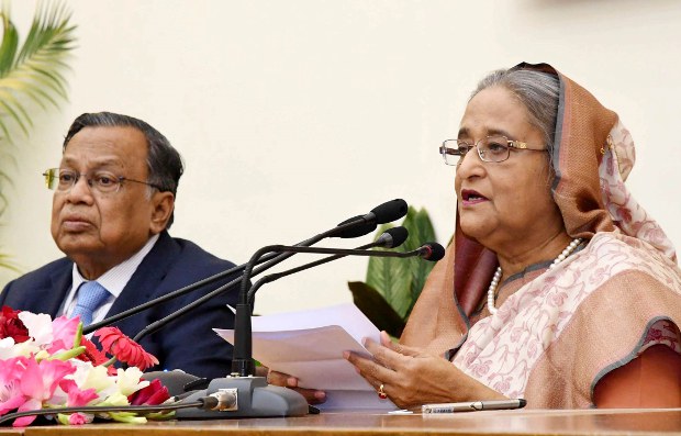 কম্বোডিয়া সফর থেকে ফিরে গণভবনে সংবাদ সম্মেলন করেন প্রধানমন্ত্রী শেখ হাসিনা। কম্বোডিয়া সফর থেকে ফিরে গণভবনে সংবাদ সম্মেলন করেন প্রধানমন্ত্রী শেখ হাসিনা।